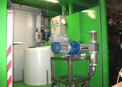 Impianto mobile disidratazione fanghi centrifuga DRYBOX Service con particolare pompa TARUA e polipreparatore poly